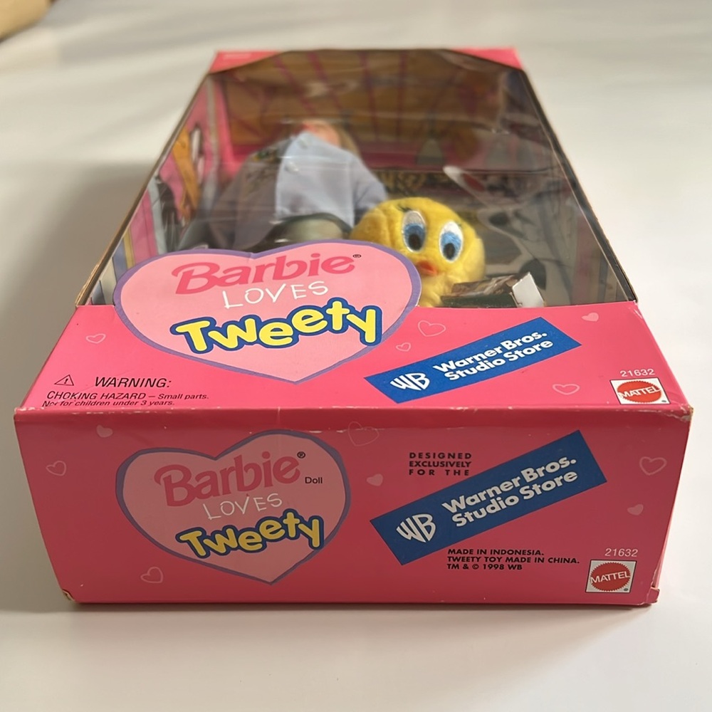 Barbie Loves Tweety Warner Brothers Mattel Vintage Special Edition Barbie Doll - Picture 4 of 9